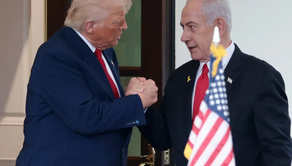 لقاء سابق بين الرئيس الأميركي دونالد ترامب ورئيس الوزراء الإسرائيلي بنيامين نتنياهو (أرشيفية-أ ف ب)