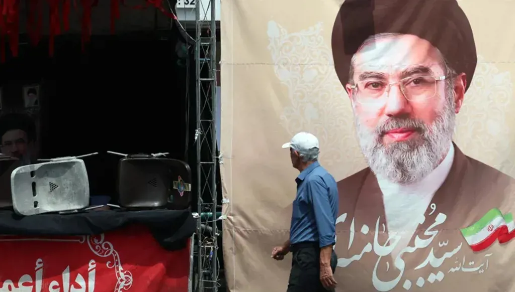 بعد عامين على اغتياله... ماذا قال خامنئي عن نصرالله؟