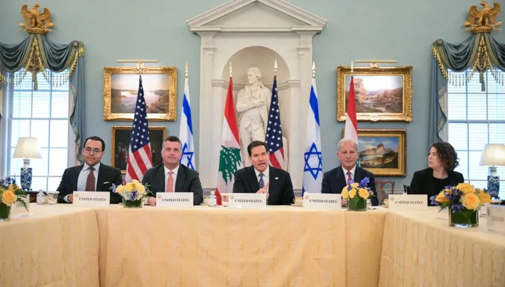 اللقاء الثلاثي الأميركي اللبناني الإسرائيلي الأول في وزارة الخارجية الأميركية. (أ ف ب).