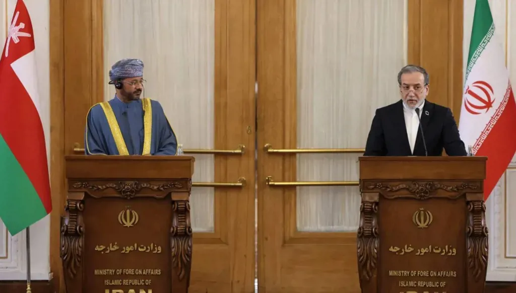 وزير الخارجية العُماني يزور طهران الثلاثاء لمناقشة مضيق هرمز