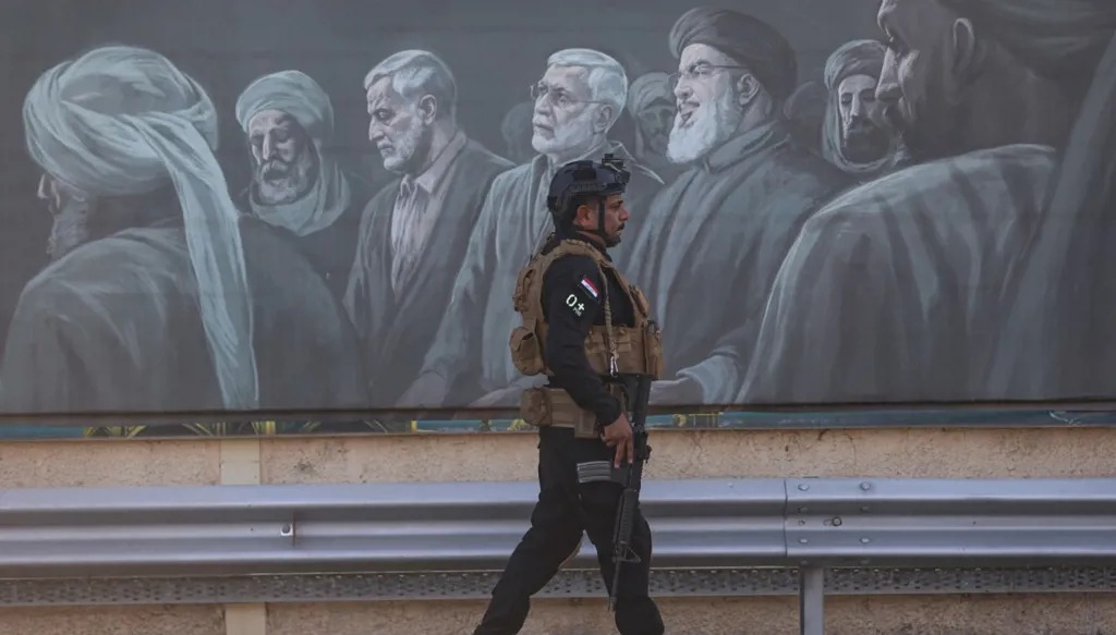 جدارية لقادة محور الممانعة (أ ب).