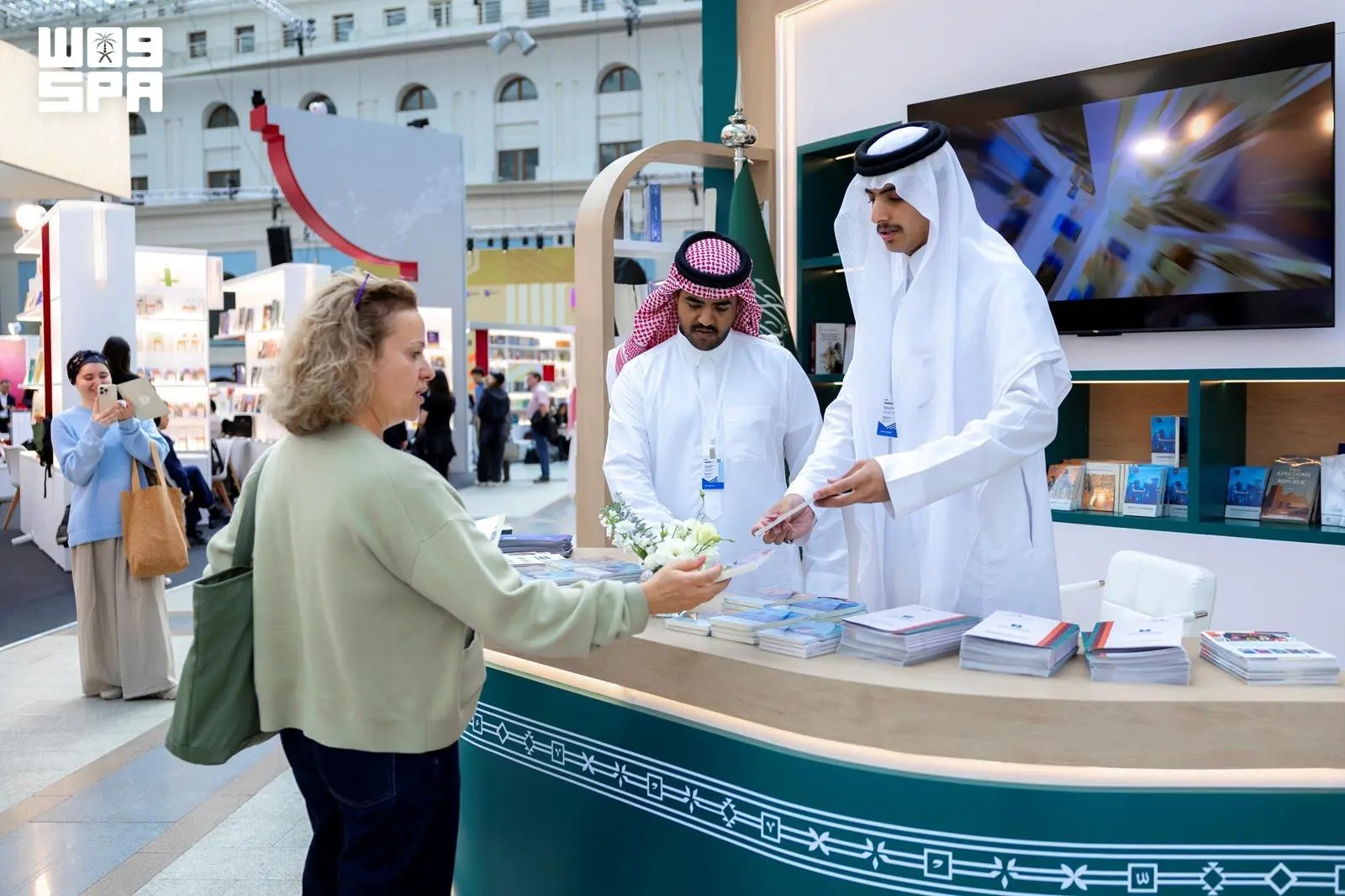 من مشاركة المملكة العربية السعودية في معرض موسكو الدولي للكتاب. (واس)