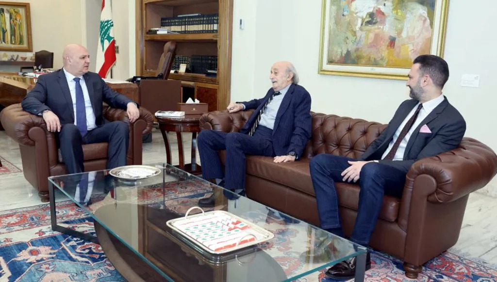 رئيس الجمهورية جوزف عون أثناء استقباله النائب السابق وليد جنبلاط ورئيس الحزب التقدمي الاشتراكي تيمور جنبلاط.