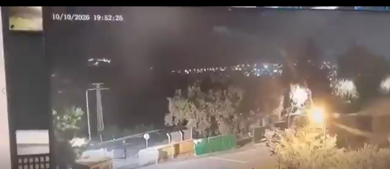 لقطة من الفيديو المتداوَل لعبور الجسم المشبوه من لبنان إلى الجليل (تواصل اجتماعي).
