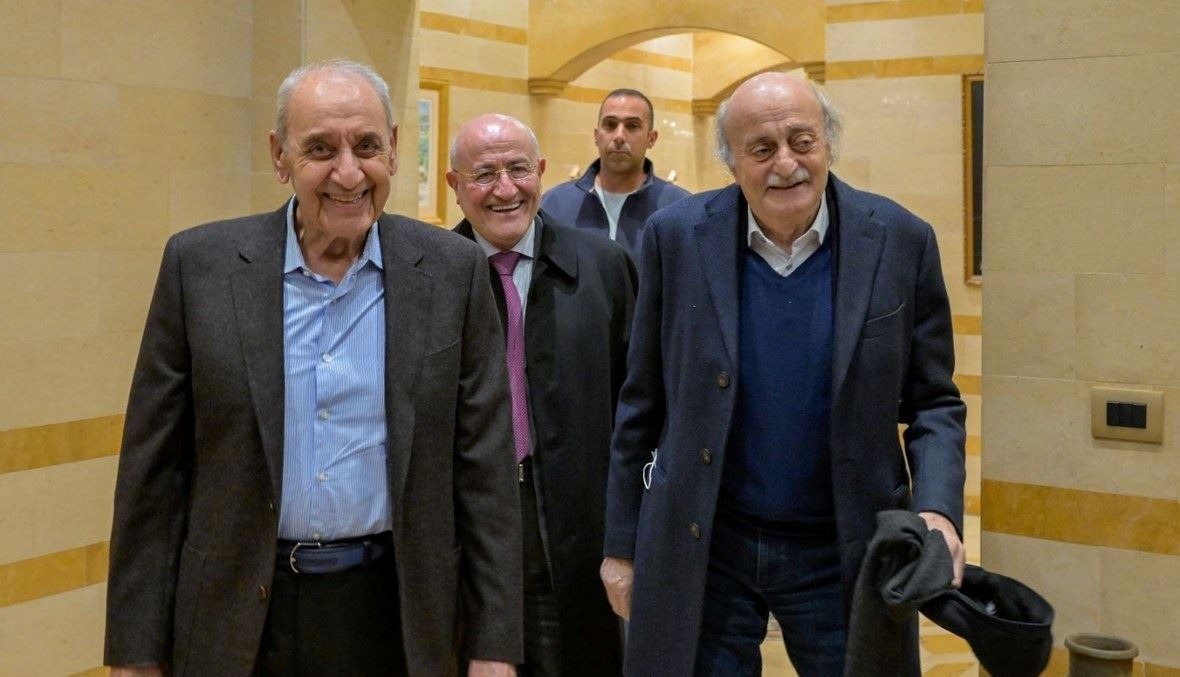 الرئيس نبيه بري مستقبلاً رئيس الحزب التقدمي الاشتراكي وليد جنبلاط (أرشيفية).