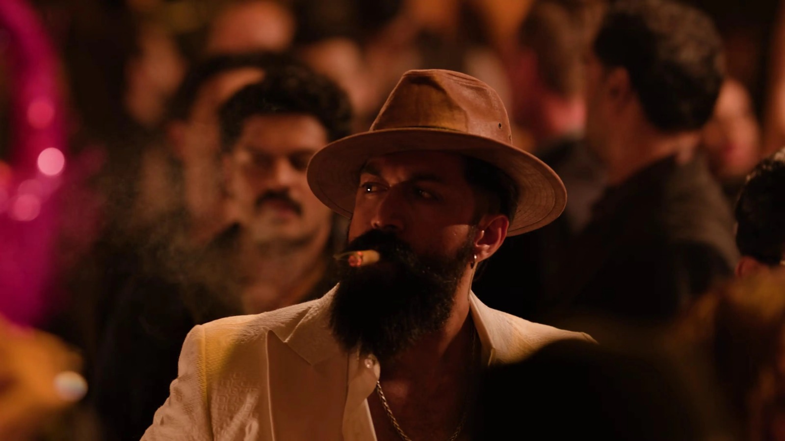 ياش في مقطع ترويجي للفيلم. (وسائل التواصل)