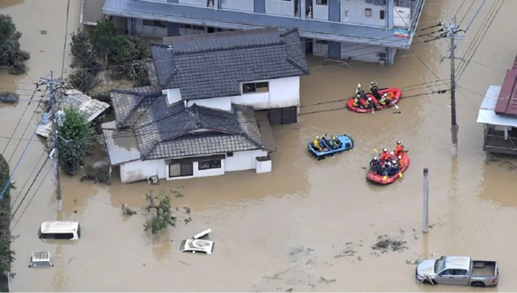 فيضانات وانهيارات أرضية جنوب غرب اليابان