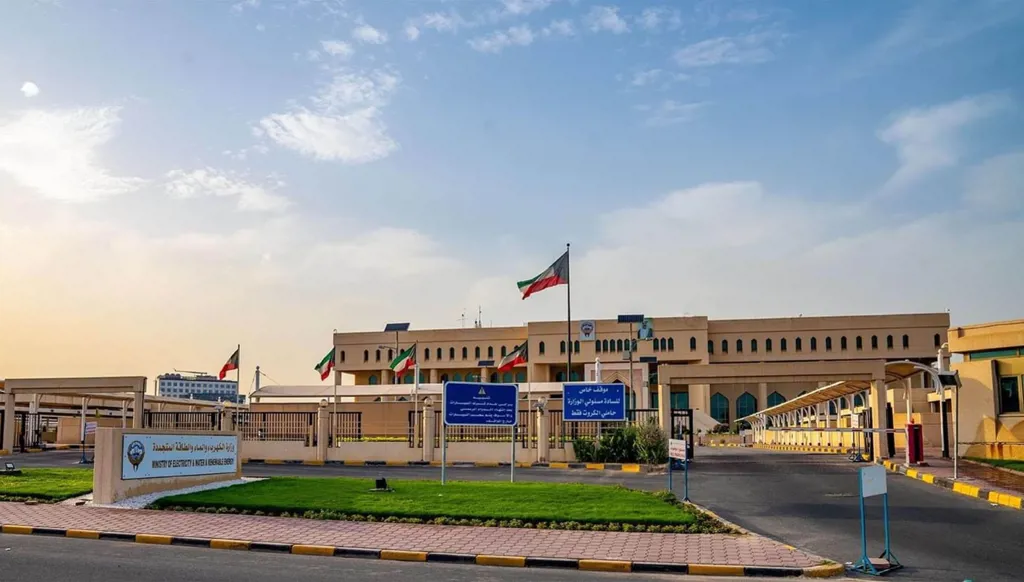 للمرة الثانية خلال يومين... الكويت: قصف يستهدف محطة كهرباء وتحلية مياه