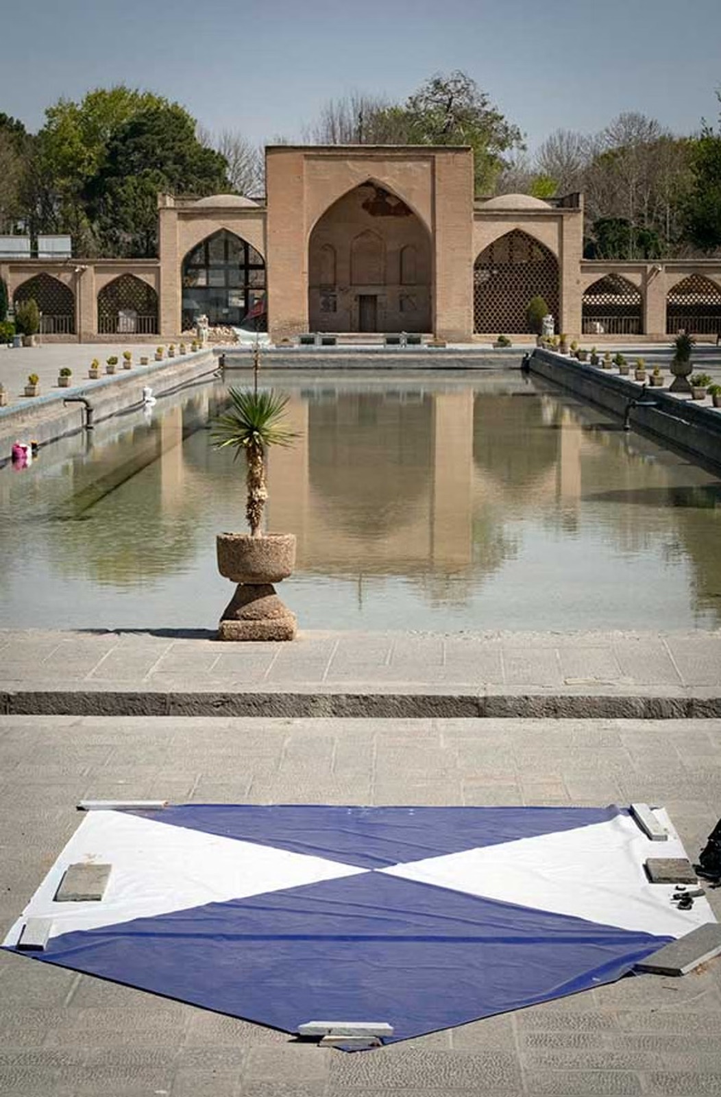 “الدرع الأزرق“ في قصر جهل ستون في أصفهان. (غيتي)