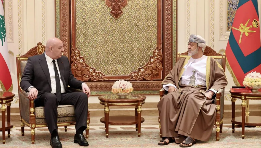 زيارة عون إلى عُمان في يومها الثاني.. خلوة مع السلطان بن طارق ومحادثات موسّعة بين الوفدَين