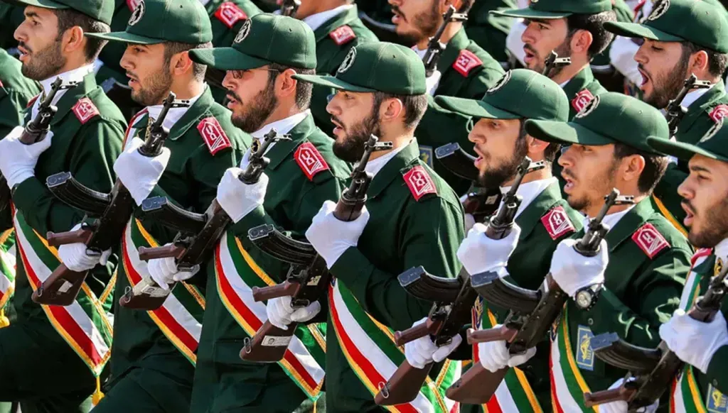 الحرس الثوري الإيراني يصدر تحذيراً للسفن الحربية الأميركية أثناء مناورات في الخليج