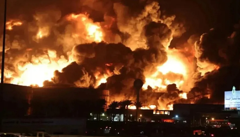 حريق كبير داخل مصنع في الرياض يُسفر عن مقتل 16 عاملاً بنغلادشيّاً (فيديو)