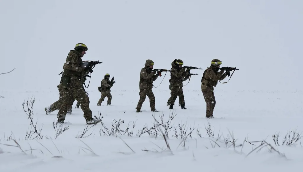 تدريبات للجيش الأوكراني (أ ب)