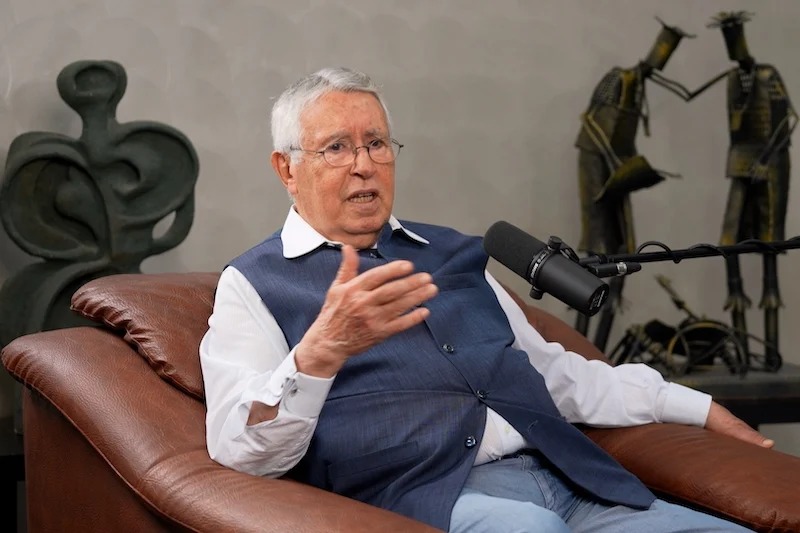 محمد بن عيسى.