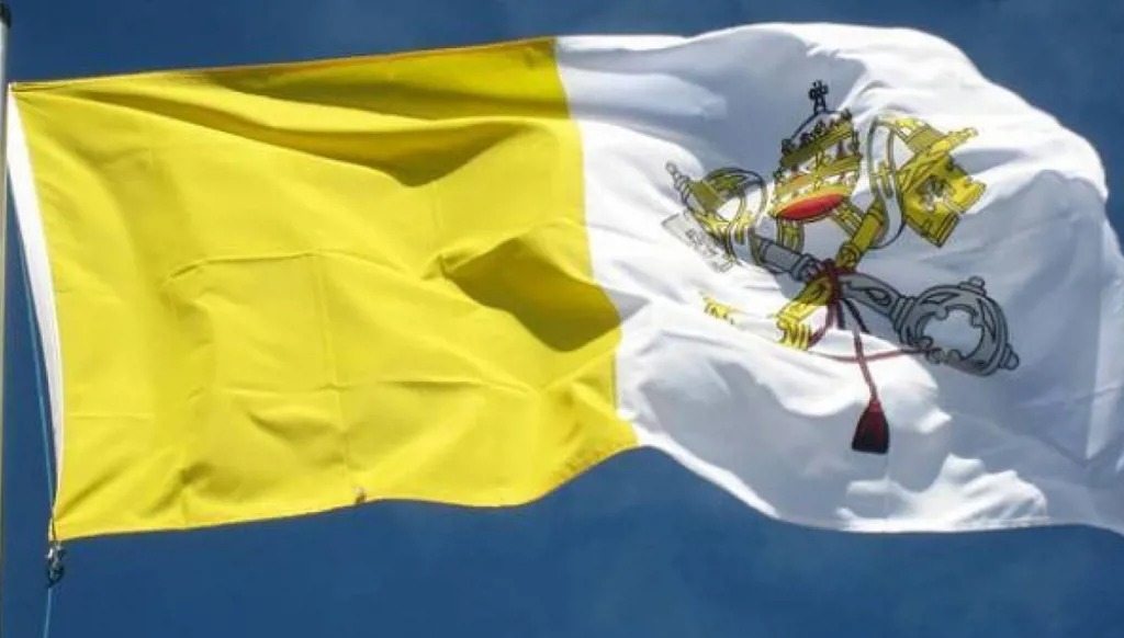 علم الفاتيكان.