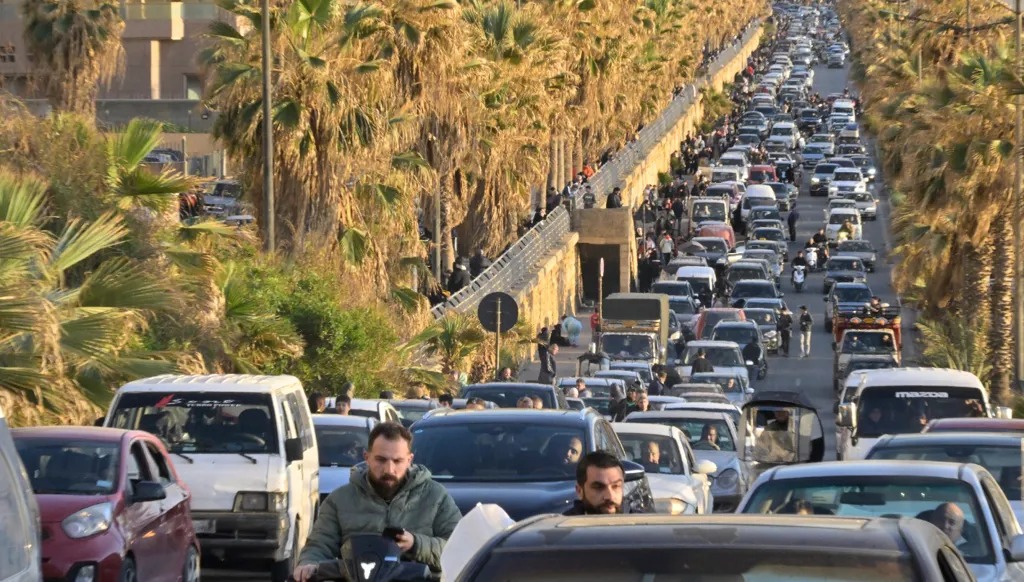 موجة نزوح واسعة في بيروت (حسام شبارو).