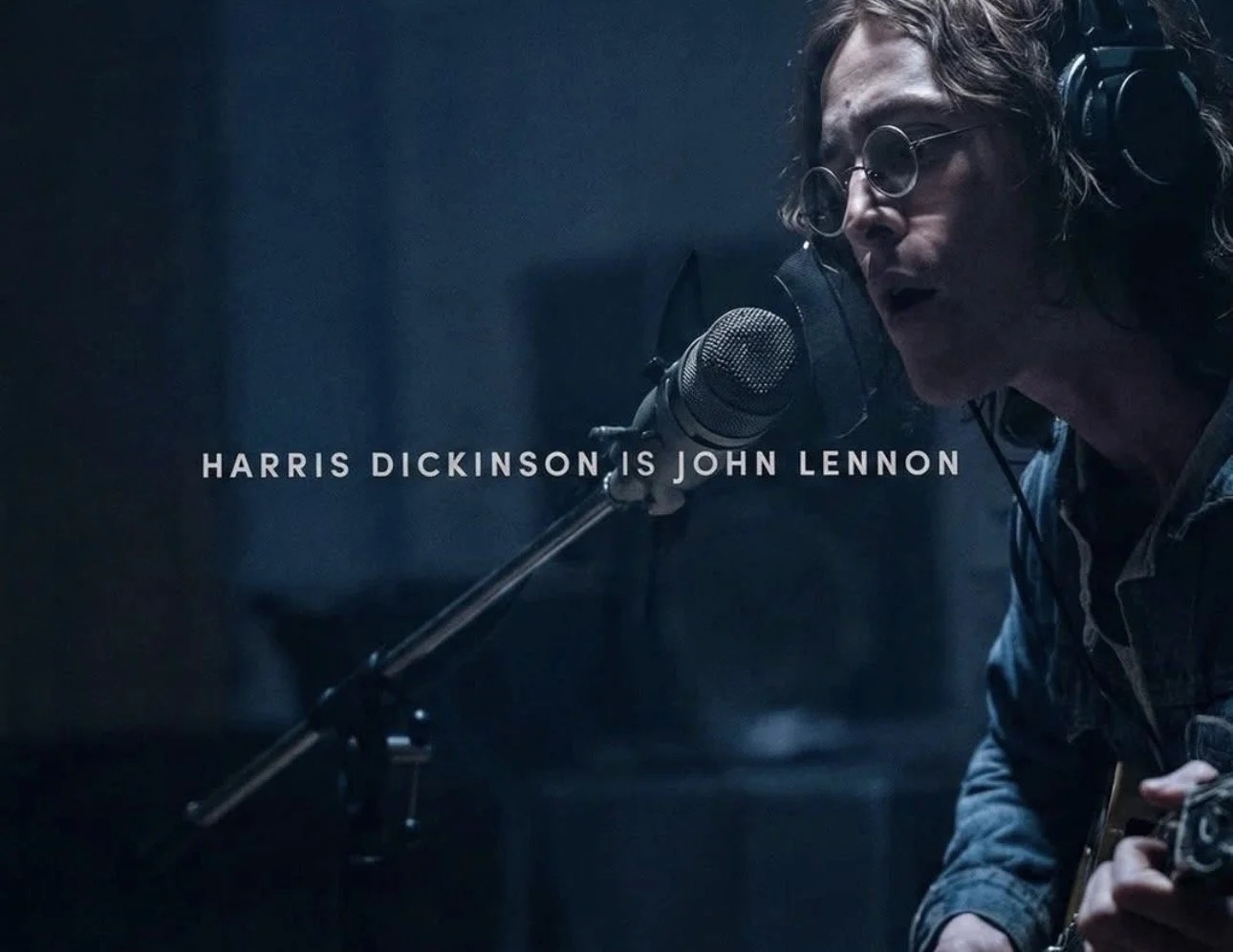 هاريس ديكنسون في دور جون لينون.