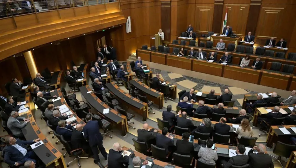 الديموقراطية اللبنانية... تذكير في زمن "هجين"