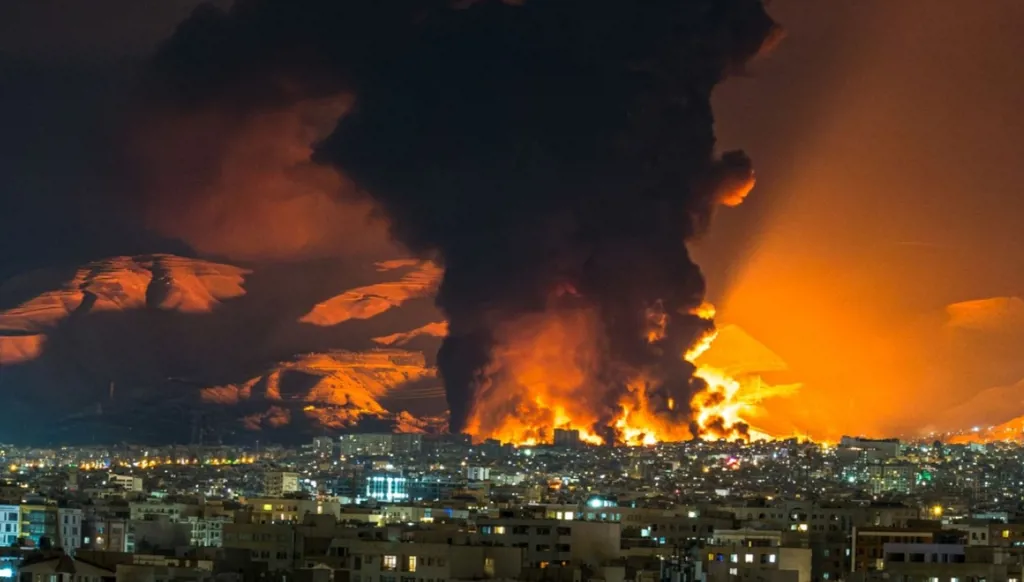 إسرائيل تتجه إلى إنهاك الاقتصاد الإيراني