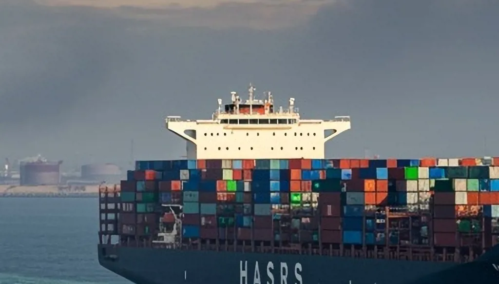 رصد قافلة من ناقلات النفط تغادر الخليج وتعبر مضيق هرمز