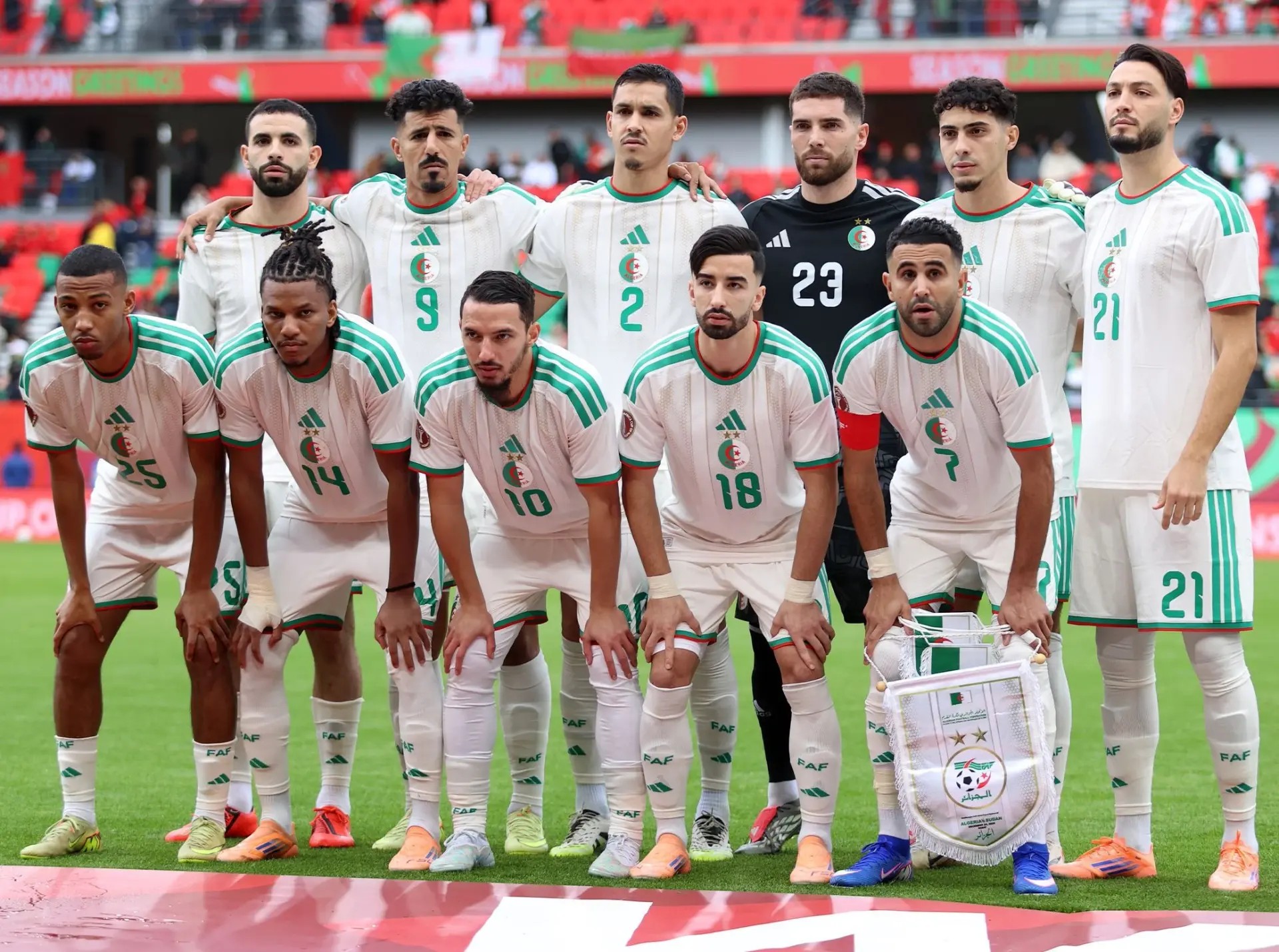 لاعبو الجزائر.