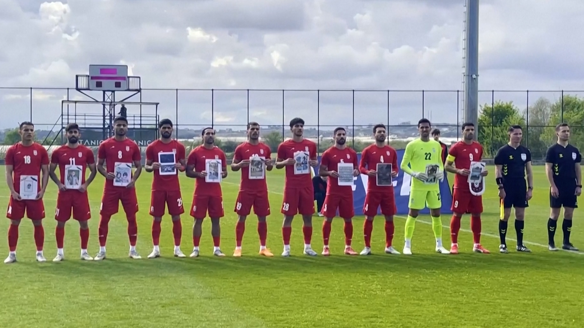 لاعبو منتخب إيران. (وكالات)