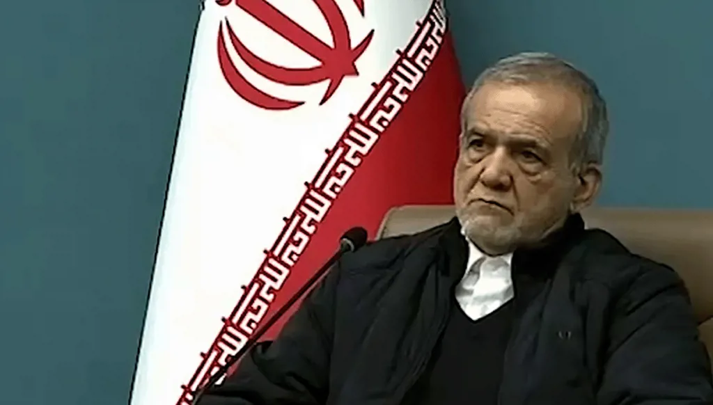 قطع بث كلمة بزشكيان عبر التلفزيون الرسمي المحسوب على المرشد… ماذا جرى؟