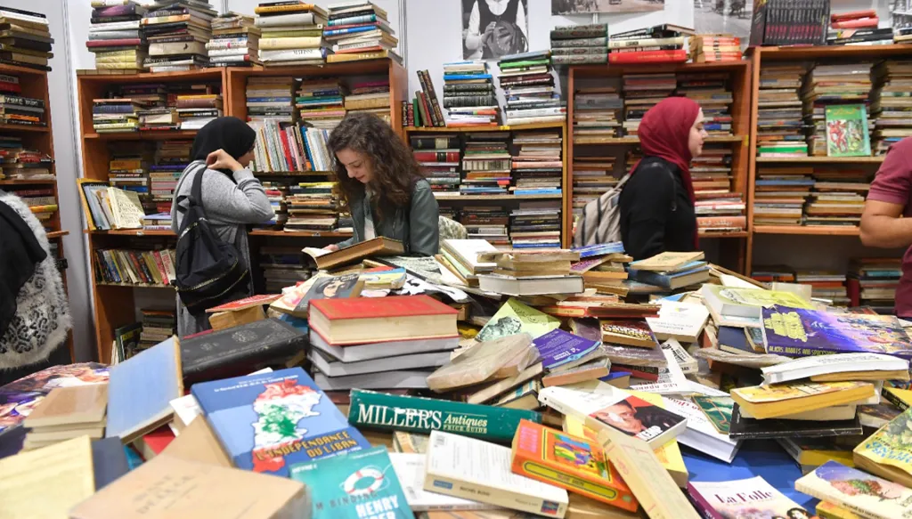 معرض بيروت للكتاب… آخر حصون الجمال في وطن ينهشه التجاذب