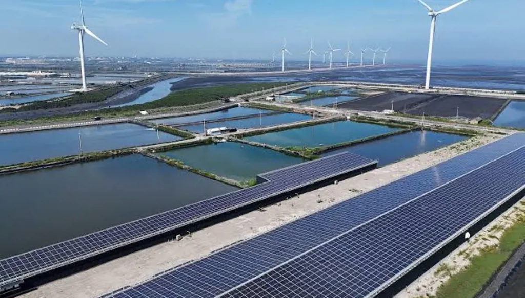 الطاقة المتجددة في الإمارات تقفز 63 ضعفاً خلال عقد إلى 8.2 جيغاواط