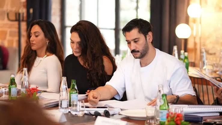 أوغور غونيش وإبرو شاهين في مسلسل صقيع أضنة.