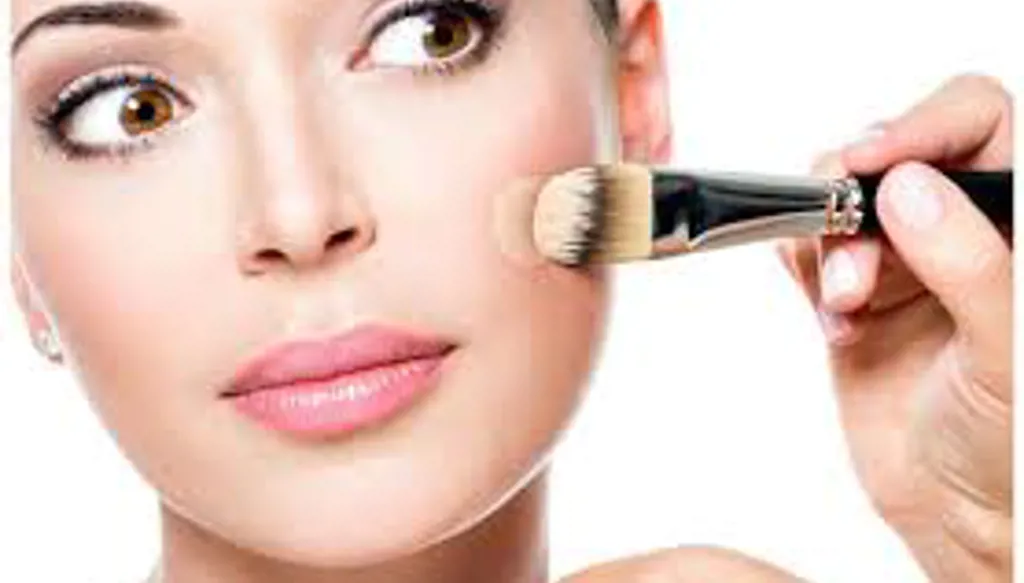 تعميم يمنع المكياج في دوائر اللاذقية... كيف برر المحافظ؟