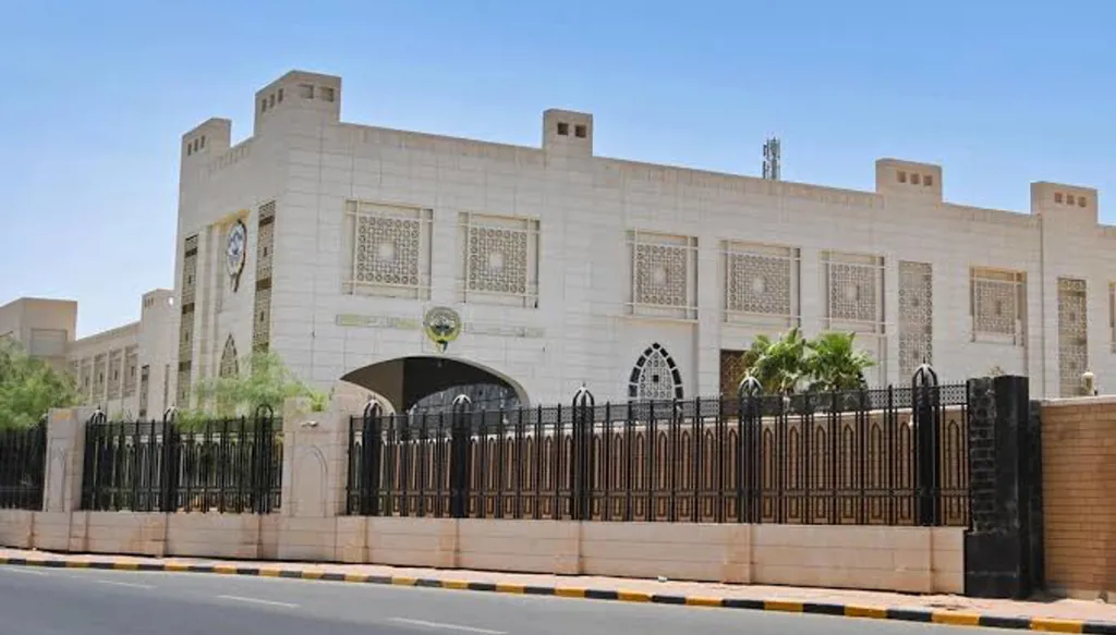 الكويت تُدين الاعتداءات على قنصليتها في البصرة... وتُطالب بغداد بإجراءات "حاسمة"