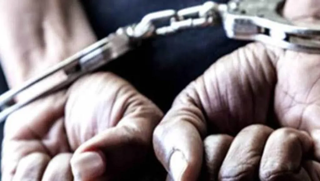 توقيف لبناني هدّد زوجته وأولاده بالسلاح وعلّم ابنه استخدام القنابل