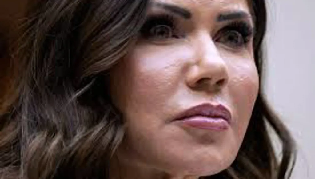 ترامب يقيل وزيرة الأمن الداخلي كريستي نويم