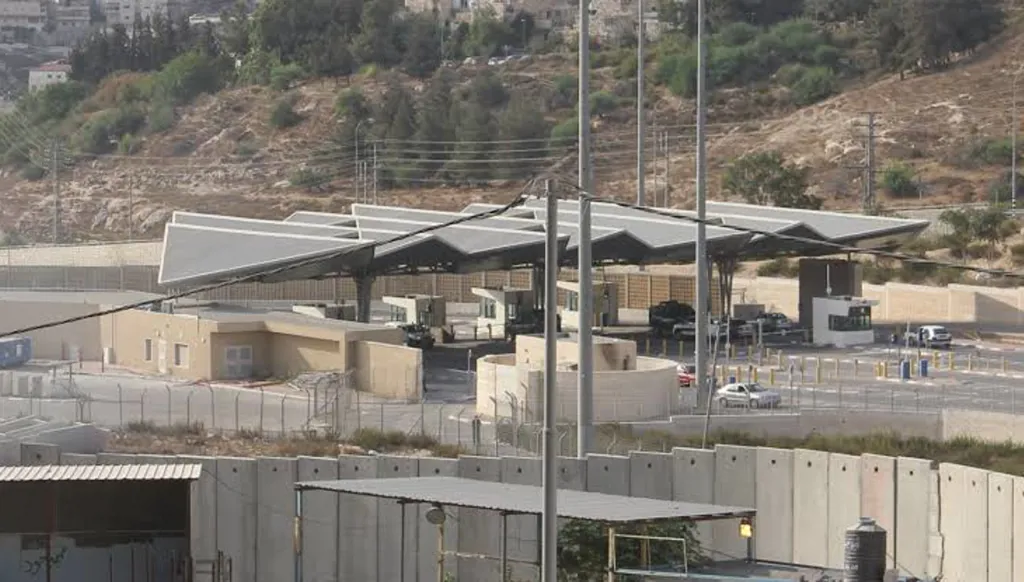 محاولة طعن عند حاجز النفق بين بيت لحم والقدس... واستنفار أمني قرب الحدود مع الأردن