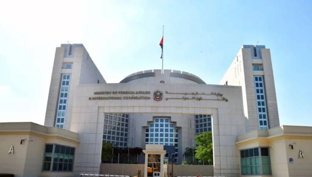 الإمارات تُدين استهداف سفينة لـ"أدنوك" في مضيق هرمز