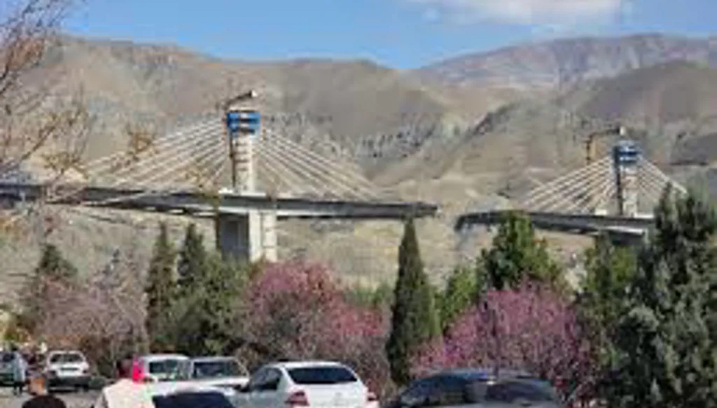 بعد ضرب جسر كرج... واشنطن تلوّح باستهداف المزيد من الجسور في إيران