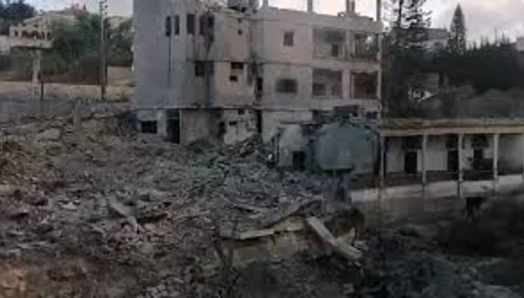 بلدية حاروف في جنوب لبنان تدعو الأهالي إلى مغادرة البلدة موقتاً