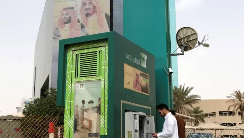 أرباح أكبر بنك سعودي تفوق توقعات المحللين وسط تباطؤ مخصصات الائتمان