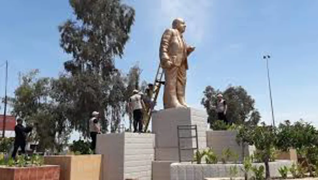 من هو العلّامة مصطفى جواد الذي أثارت إزالة تمثاله جدلاً في العراق؟