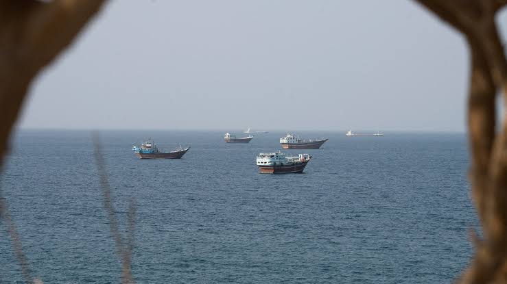 سفن في مضيق هرمز (أرشيفية).