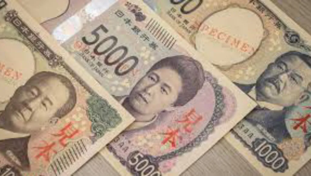 الدولار يهبط أمام الين بعد إعلان ترامب عن اتفاق تجاري مع اليابان