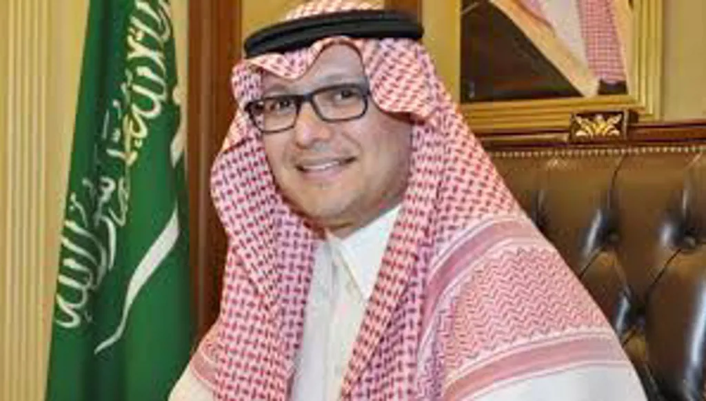 وليد بخاري... عقدٌ من الدبلوماسية الهادئة