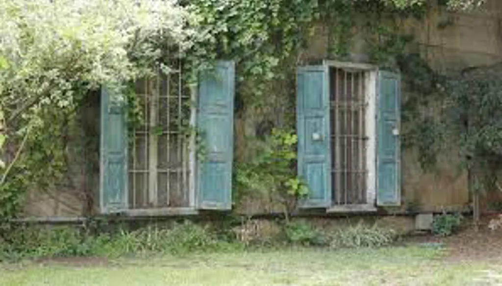 "حين تُرك الباب مفتوحاً"