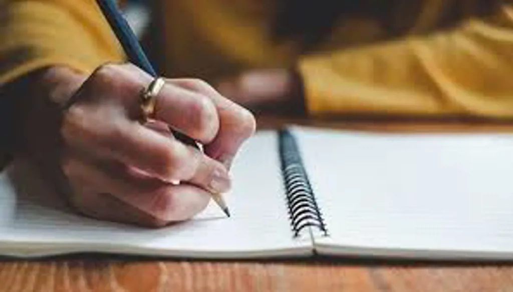 حين يصبح الحبر وطنًا للمشاعر الهاربة