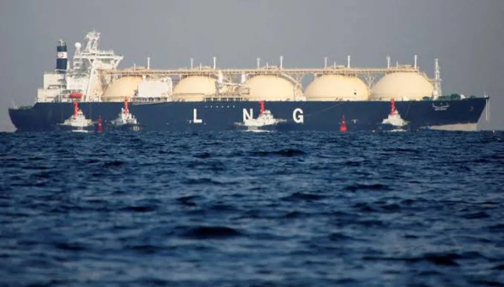 مشترو الغاز الطبيعي المسال من قطر والإمارات سيسعون لأسعار أقل