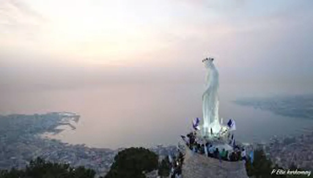 السيدة مريم  الرمز الكوني للحبّ الأمومي