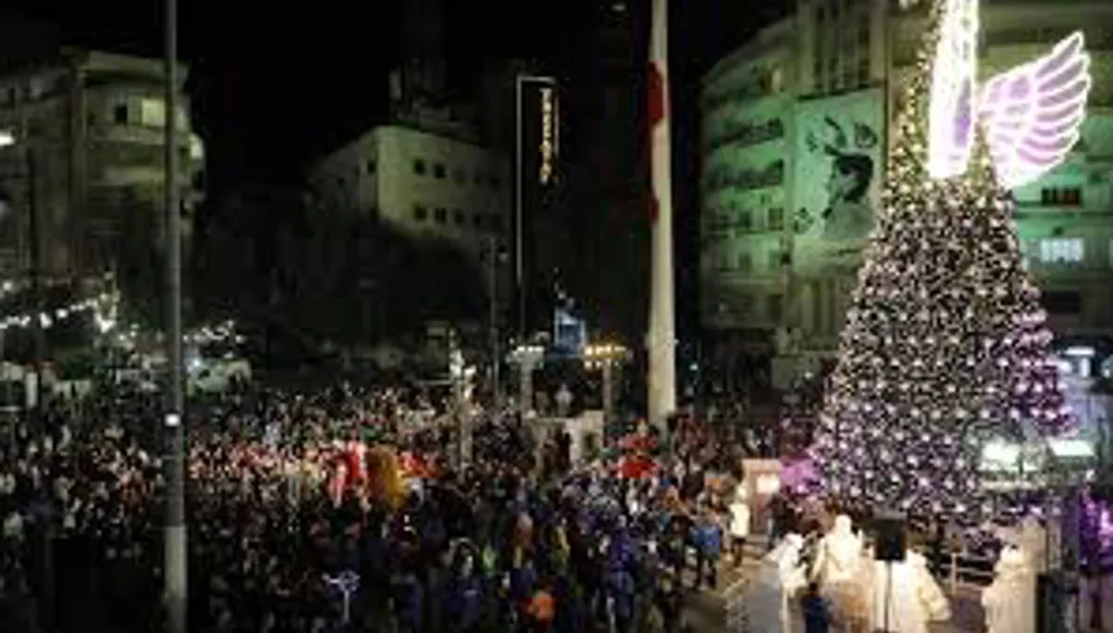 عيد الميلاد: نوره يتألق في عالم مظلم