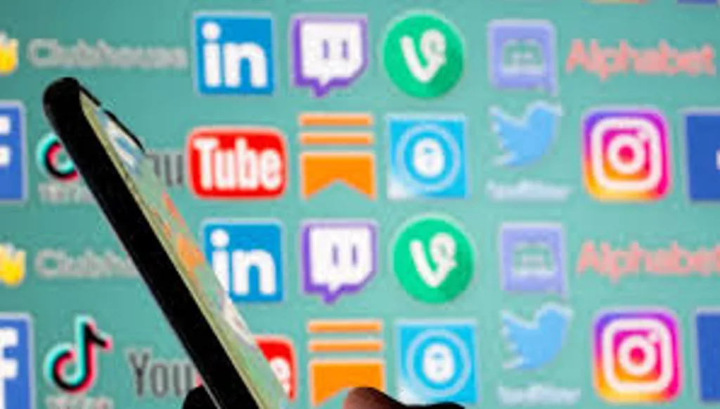 السوشيال ميديا والذكاء الاصطناعي وقضايا المجتمع: بين حرية التعبير وصناعة الوعي