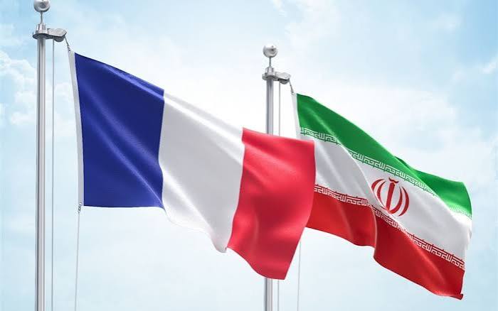 علما إيران وفرنسا (أرشيفية).